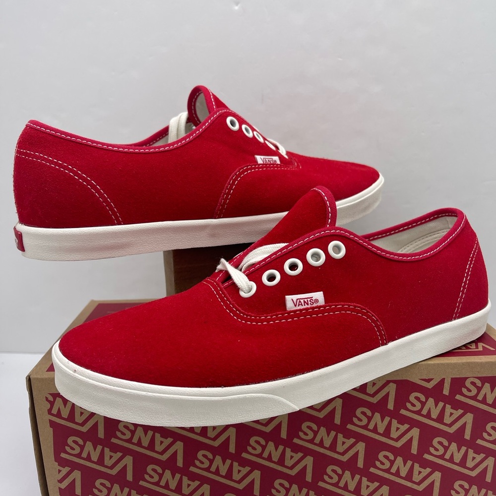 Vans WMNS Authentic Lowpro
Racing Red
VN000D04IZQ Red Low-Top Sneakers - Picture 7 of 16